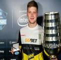 s1mple Mengaku Selalu Berikan Uang Hasil Turnamen Kepada Orang Tuanya