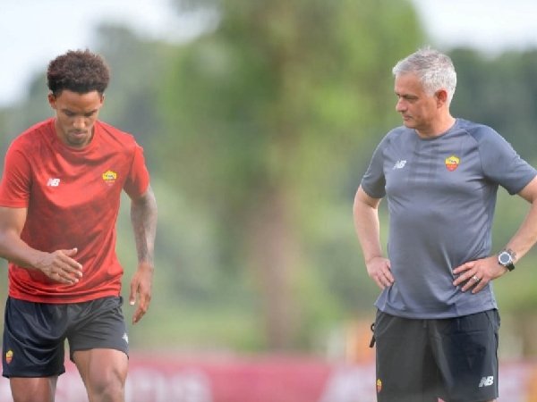 Bek AS Roma, Bryan Reynolds, mengaku senang dilatih oleh Jose Mourinho