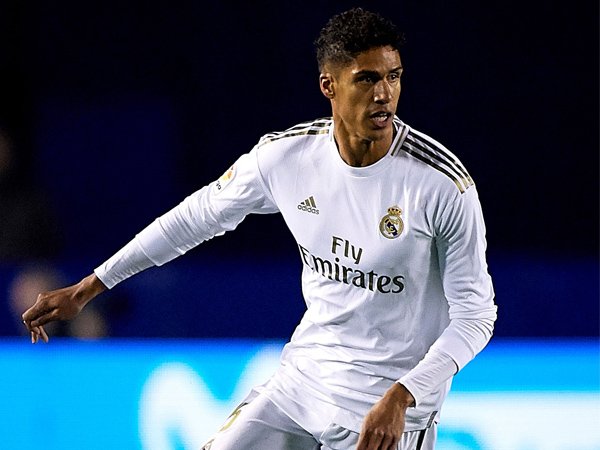 Bek Manchester United, Raphael Varane.