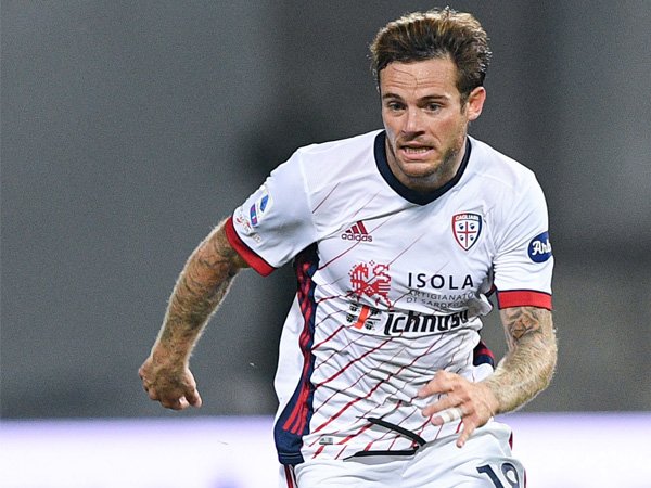 Bek sayap Cagliari, Nahitan Nandez.