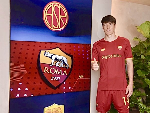 Eldor Shomurodov mengaku senang dengan transfernya ke AS Roma dari Genoa