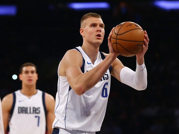 Tim Hardaway Jr prediksi Kristaps Porzingis bisa bersinar lagi musim depan.