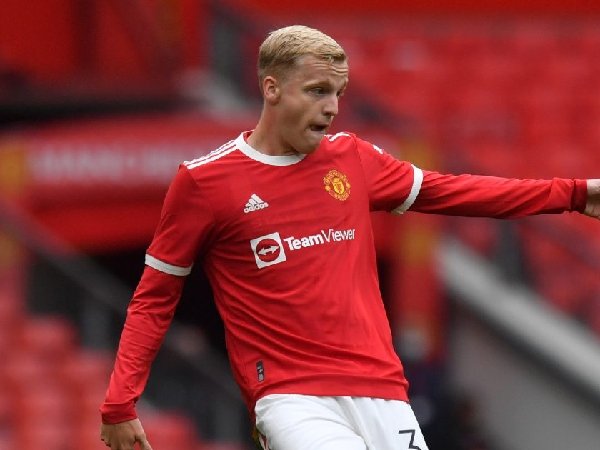 Musim Debut Donny Van De Beek Bersama Manchester United Terasa ...