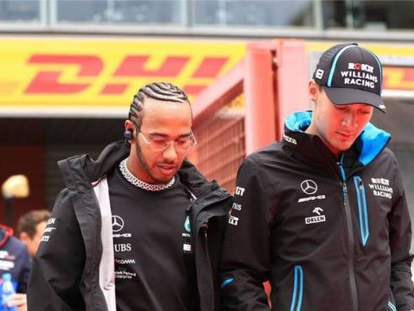 George Russell dan Lewis Hamilton