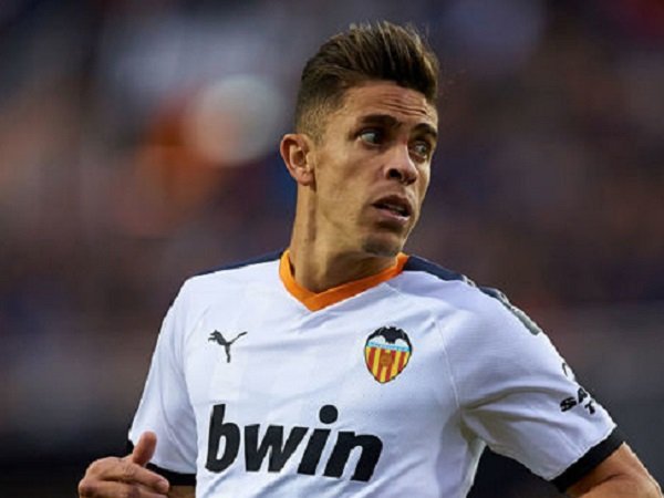 Bek Valencia, Gabriel Paulista. (Images: Getty)