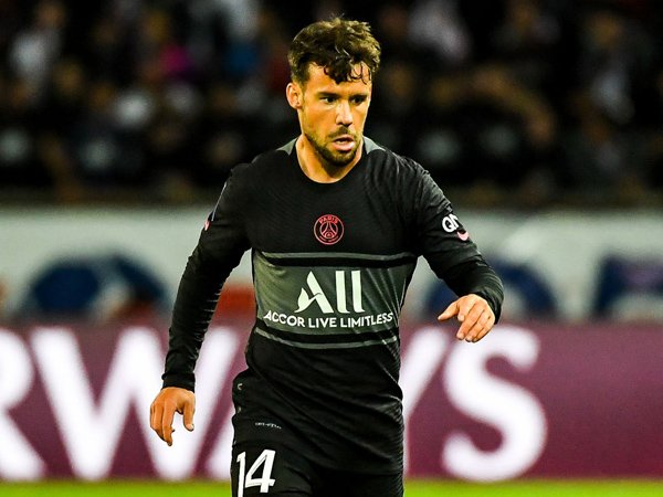 Gelandang Paris Saint-Germain, Juan Bernat.