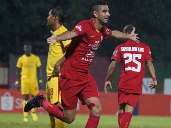 Bek senior Persija Jakarta, Otavio Dutra