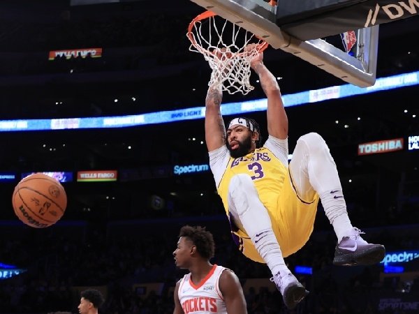 Los Angeles Lakers beri kekalahan pahit pada Houston Rockets.