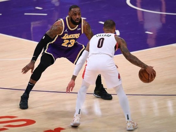 Damian Lillard mengaku sempat hadiri pertemuan dengan LeBron James di musim panas lalu.