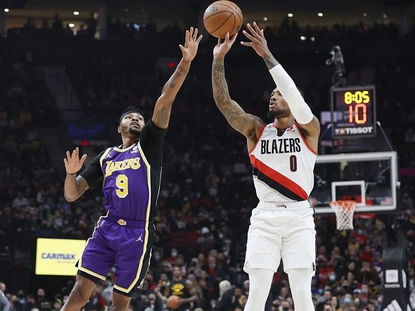 Damian Lillard lega bisa perbaiki akurasi tembakannya saat jumpa Lakers.