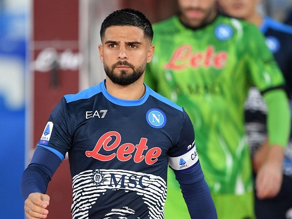 Agen Lorenzo Insigne keluhkan tawaran kontrak dari Napoli.