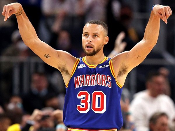 Stephen Curry bikin Chicago Bulls tak berkutik.