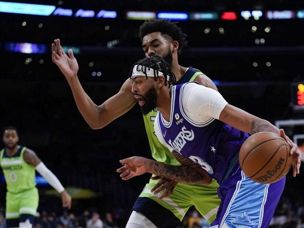 Anthony Davis desak Lakers untuk bermain lebih baik.