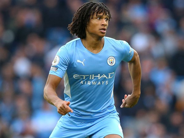 Bek Manchester City, Nathan Ake.