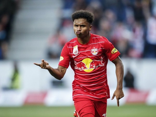 Barcelona memburu Karim Adeyemi dari RB Salzburg.