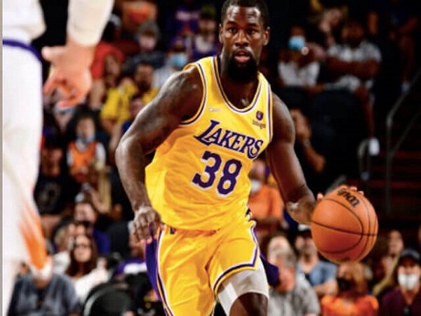 Los Angeles Lakers umumkan telah merekrut Chaundee Brown.