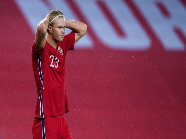 Erling Haaland dipastikan tidak akan tampil di Piala Dunia Qatar tahun depan setelah Timnas Norwegia keok dari Belanda di babak kualifikasi (17/11) / via AFP