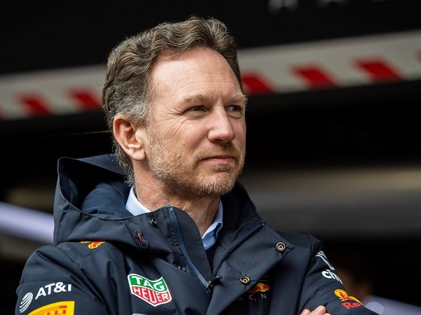 Christian Horner curigai ada yang aneh pada mesin baru Mercedes.