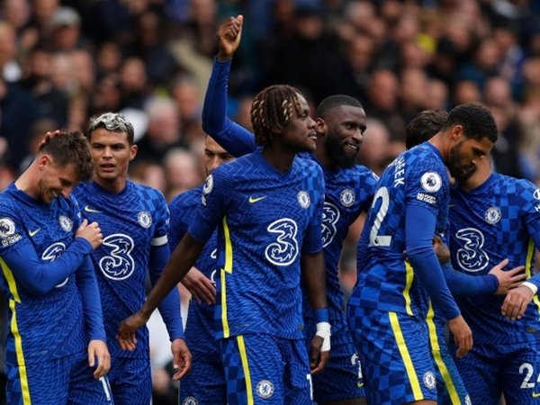 Chelsea puncaki klasemen Premier League (Sumber: Adrian Dennis/AFP via Getty Images)