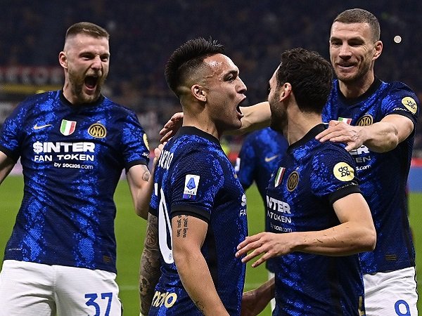 Inter Milan berupaya pangkas jarak dari Napoli ketika bersua di San Siro.