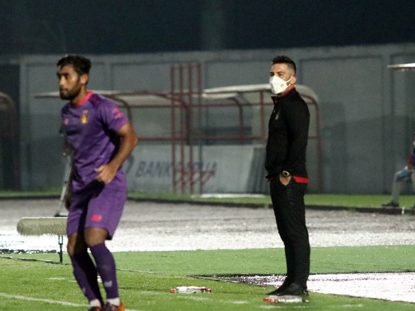 Pelatih Persik Kediri, Javier Roca