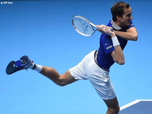 Daniil Medvedev habisi Casper Ruud di semifinal ATP Finals 2021