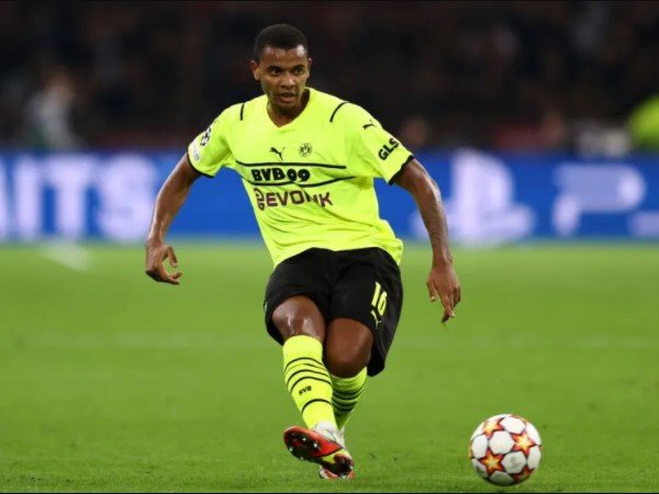 Manuel Akanji Betah di Dortmund