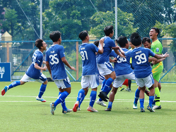 Pemain Persib u-18 ketika meratakan kelolosan ke semifinal usai mengalahkan Persija U-18