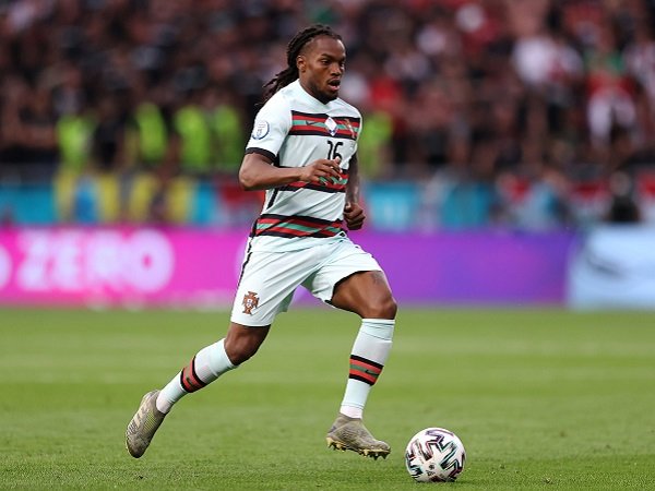 Renato Sanches ungkap kegagalannya pindah ke Barcelona.