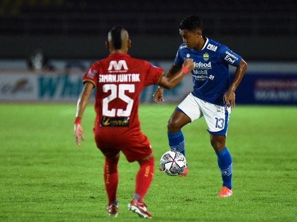 Robert Rene Alberts menyoroti lambatnya transisi dan sentuhan akhir yang tumpul dari pemain Persib