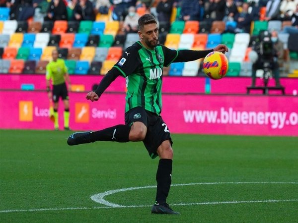 Fiorentina sudah mengajukan tawaran resmi untuk menggaet Domenico Berardi pada bursa transfer Januari mendatang / via Getty Images