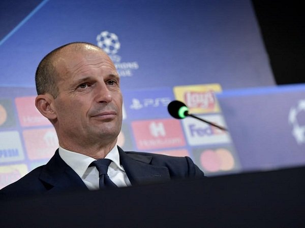 Massimiliano Allegri akui Juventus kehilangan bola terlalu mudah.