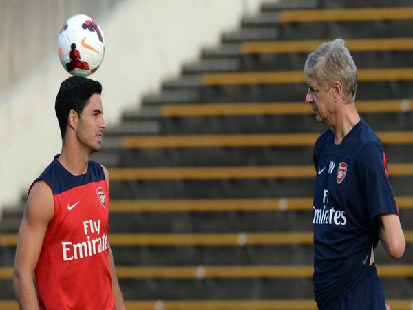 Mikel Arteta mengaku dirinya akan sangat bahagia jika Arsene Wenger bersedia untuk kembali ke Arsenal / via Getty Images