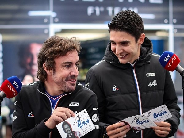 Esteban Ocon bahagia bisa berduet dengan Fernando Alonso.