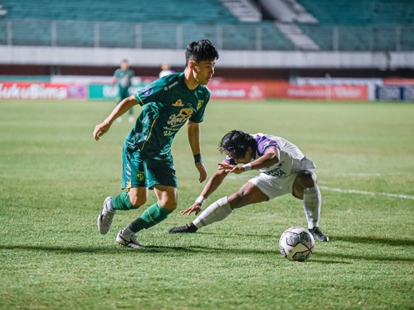 Laga Persebaya Surabaya kontra Persita Tangerang