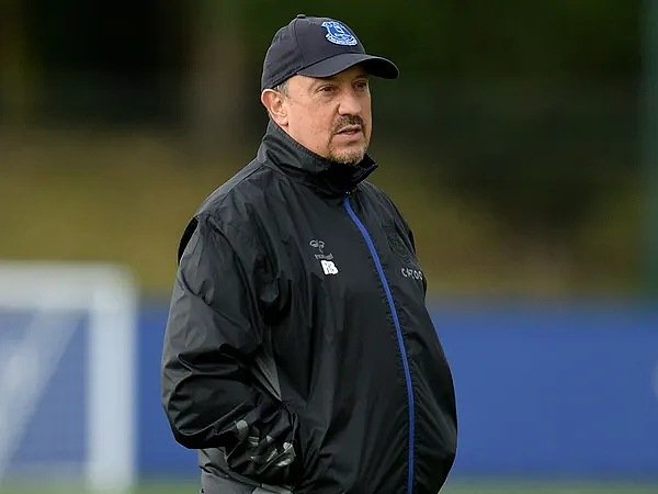 Rafa Benitez terkejut permintaan Everton untuk menunda laga ditolak pihak Premier League.