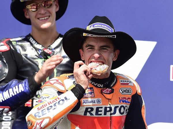 Carlo Pernat sebut Honda beruntung bisa raih tiga kemenangan melalui tangan Marc Marquez.