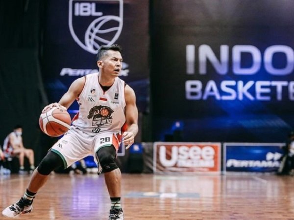 Point guard veteran Dewa United Surabaya, Wendha Wijaya.