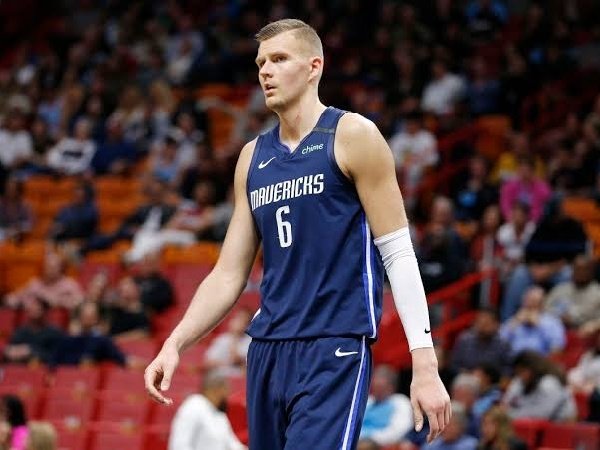 Mark Cuban akui melepas Kristaps Porzingis demi melengkapi skuat Dallas Mavericks.