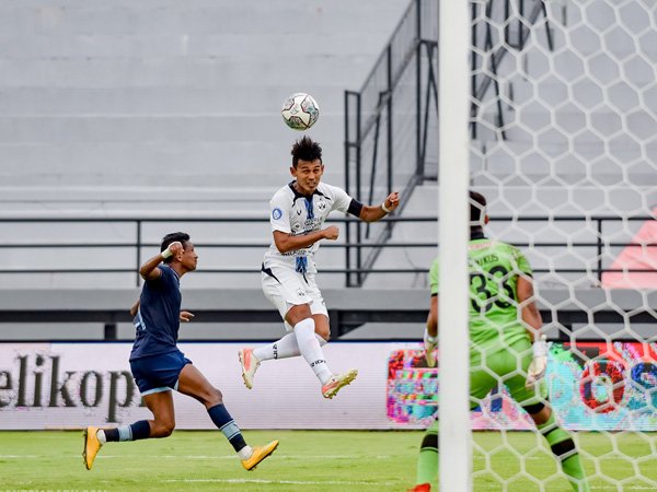 Laga Persela Lamongan kontra PSIS Semarang