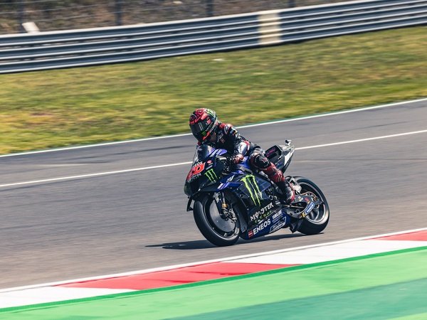 Fabio Quartararo jadi yang tercepat di sesi warm-up MotoGP Portugal.