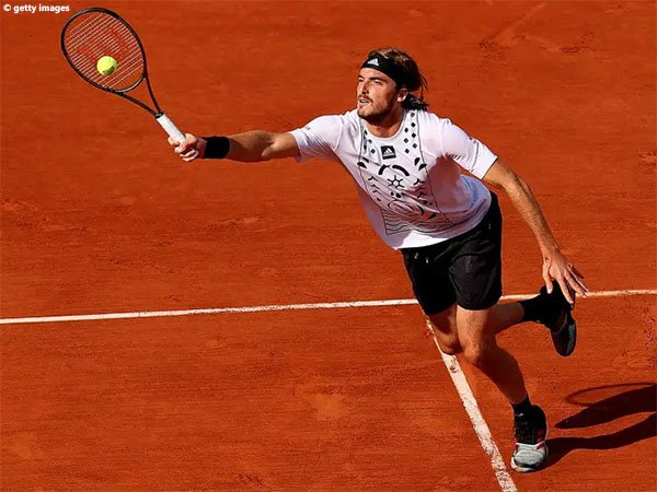 Stefanos Tsitsipas menang telak atas Mikael Ymer di French Open