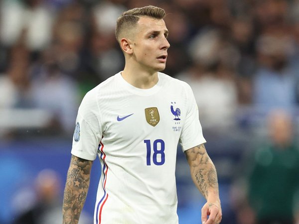 Digne Senang Bisa Kembali Jalani Latihan dengan Aston Villa