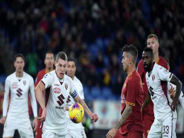 Andrea Belotti dilaporkan masuk dalam radar AS Roma sebagai calon pengganti dari Eldor Shomurodov / via Getty Images