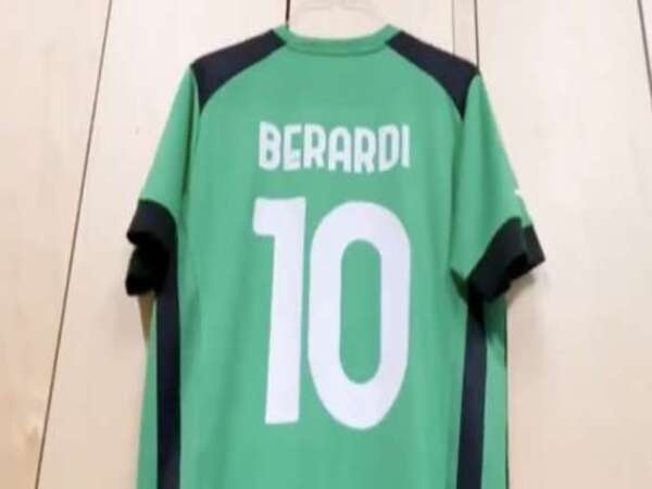 Pemberian nomor punggung baru untuk Domenico Berardi ternyata tak menutup kemungkinan bagi si pemain untuk meninggalkan Sassuolo musim panas ini / via Istimewa