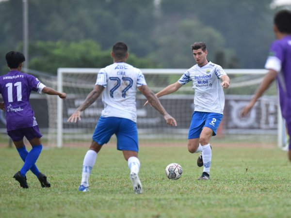 Bek Persib, Nick Kuipers