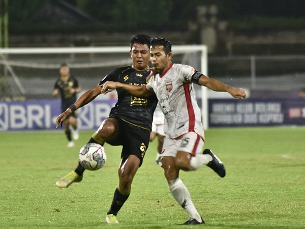 Pemain bertahan Borneo FC, Leo Guntara