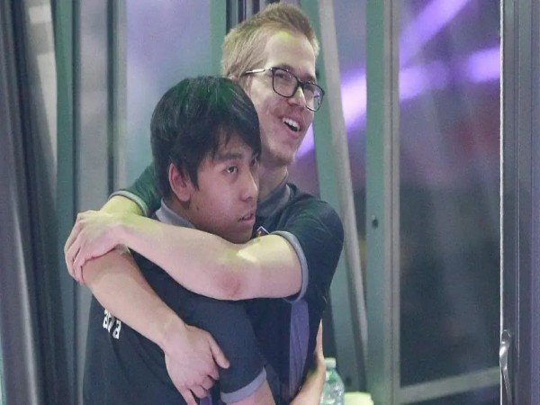 Topson dan ana Resmi Bergabung dengan Tim Dota 2 T1