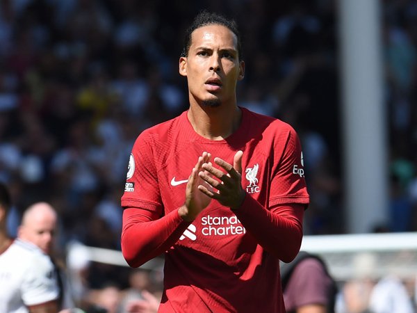 Bek Liverpool, Virgil van Dijk.