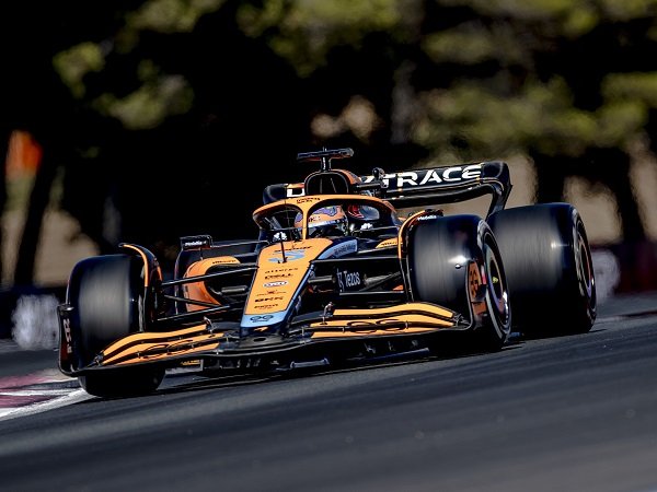 Daniel Ricciardo diperingatkan McLaren untuk bangun dari tidurnya.